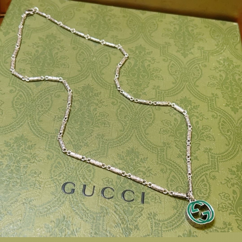 G*u*i necklaces